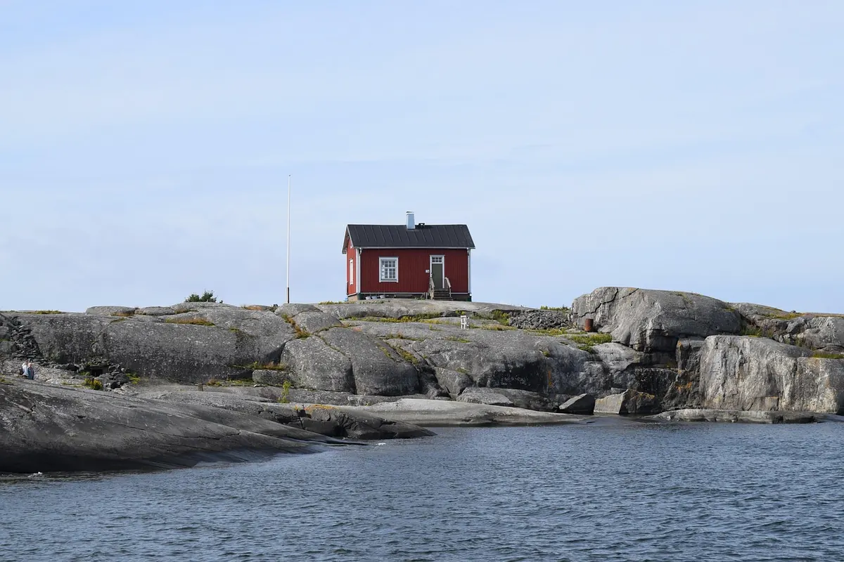 A Day in the Life of a 19th-Century Lighthouse Keeper