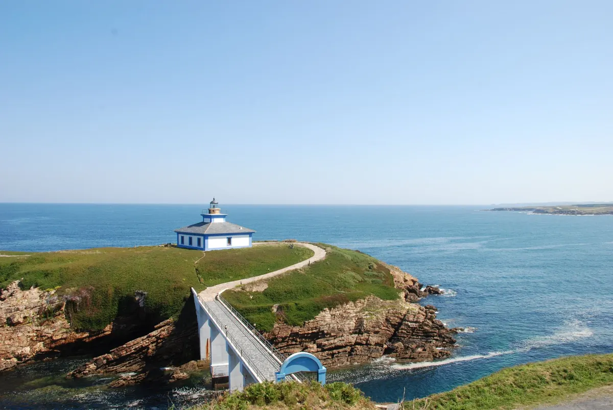 Accessible vs. Inaccessible Lighthouses: Which Should You Visit?